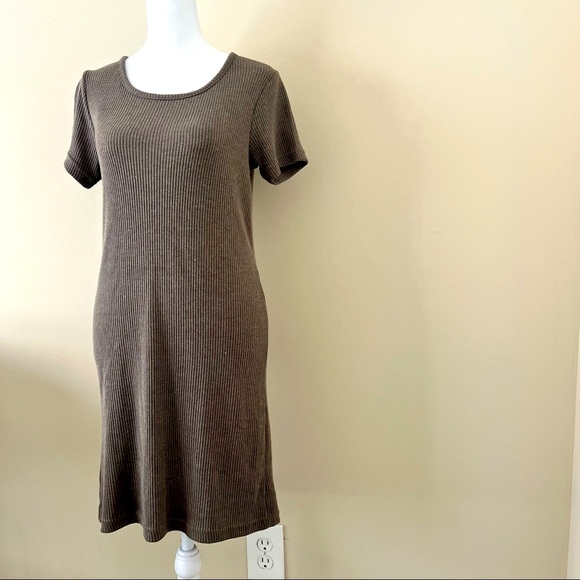 Poof Apparel Short Sleeve Knit MIDI Dress. Women’s Size Small - Picture 2 of 9